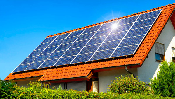 Photovoltaik Anlagen maßgeschneidert für Ihr Zuhause mit modularen Energiespeichern und Ersatzstrom
